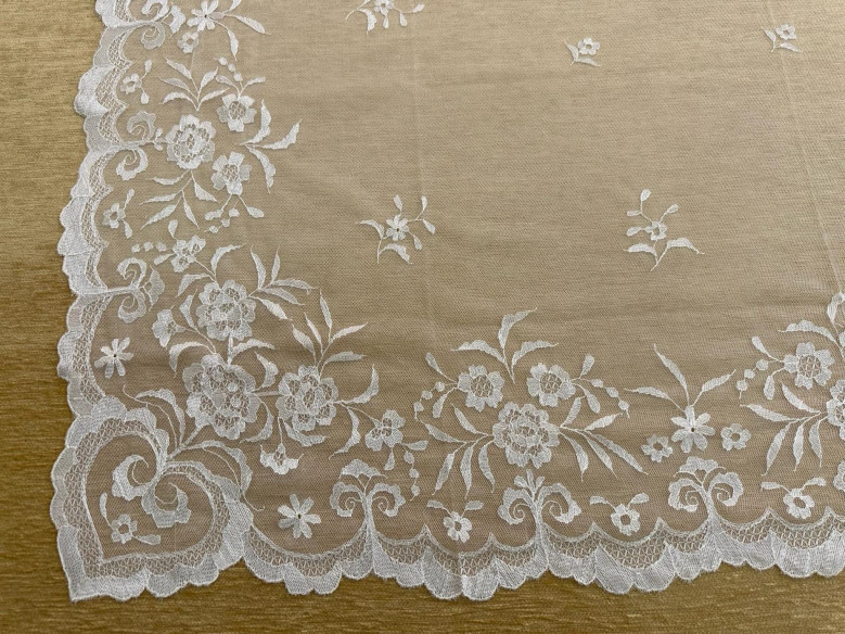 Mantilla mano seda