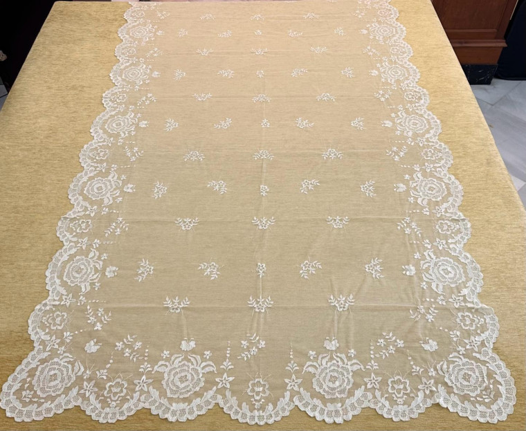 Mantilla mano seda