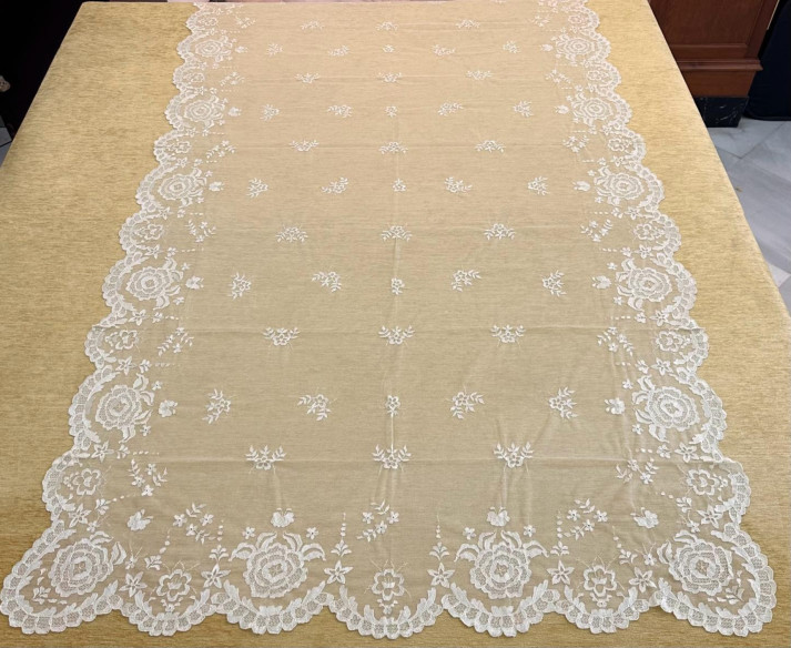 Mantilla mano seda