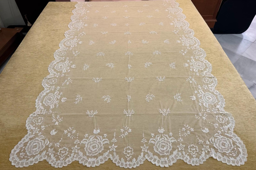 Mantilla mano seda