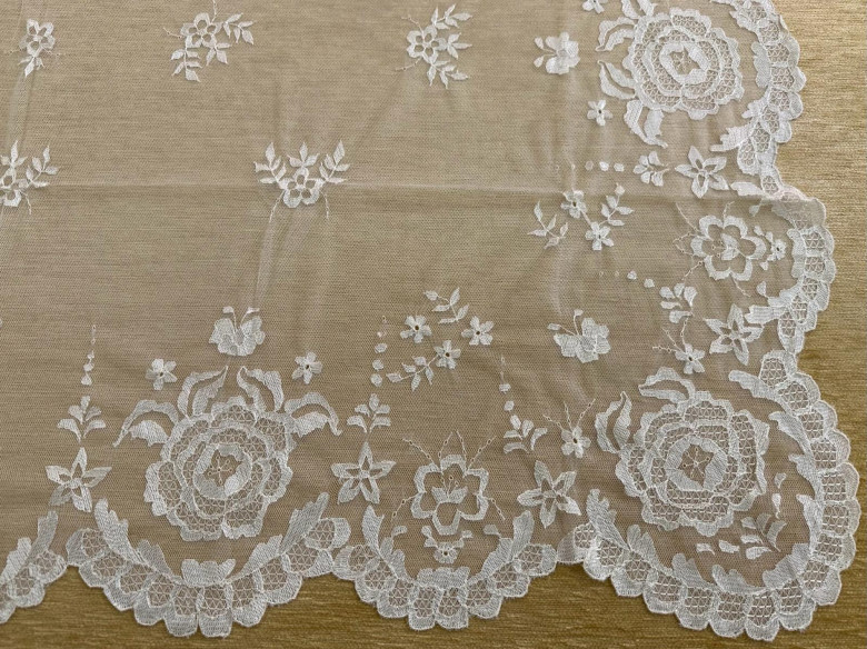 Mantilla mano seda