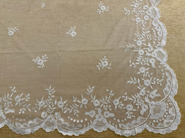 Mantilla mano seda