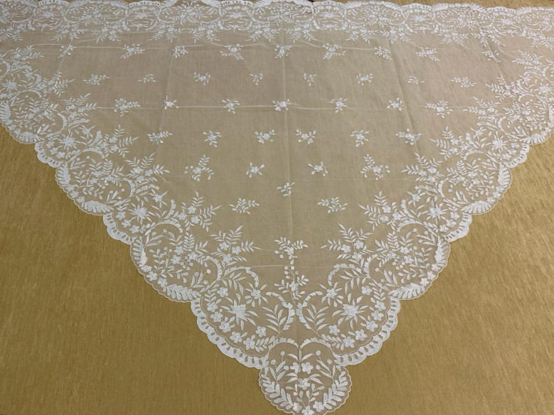Mantilla infanta mano