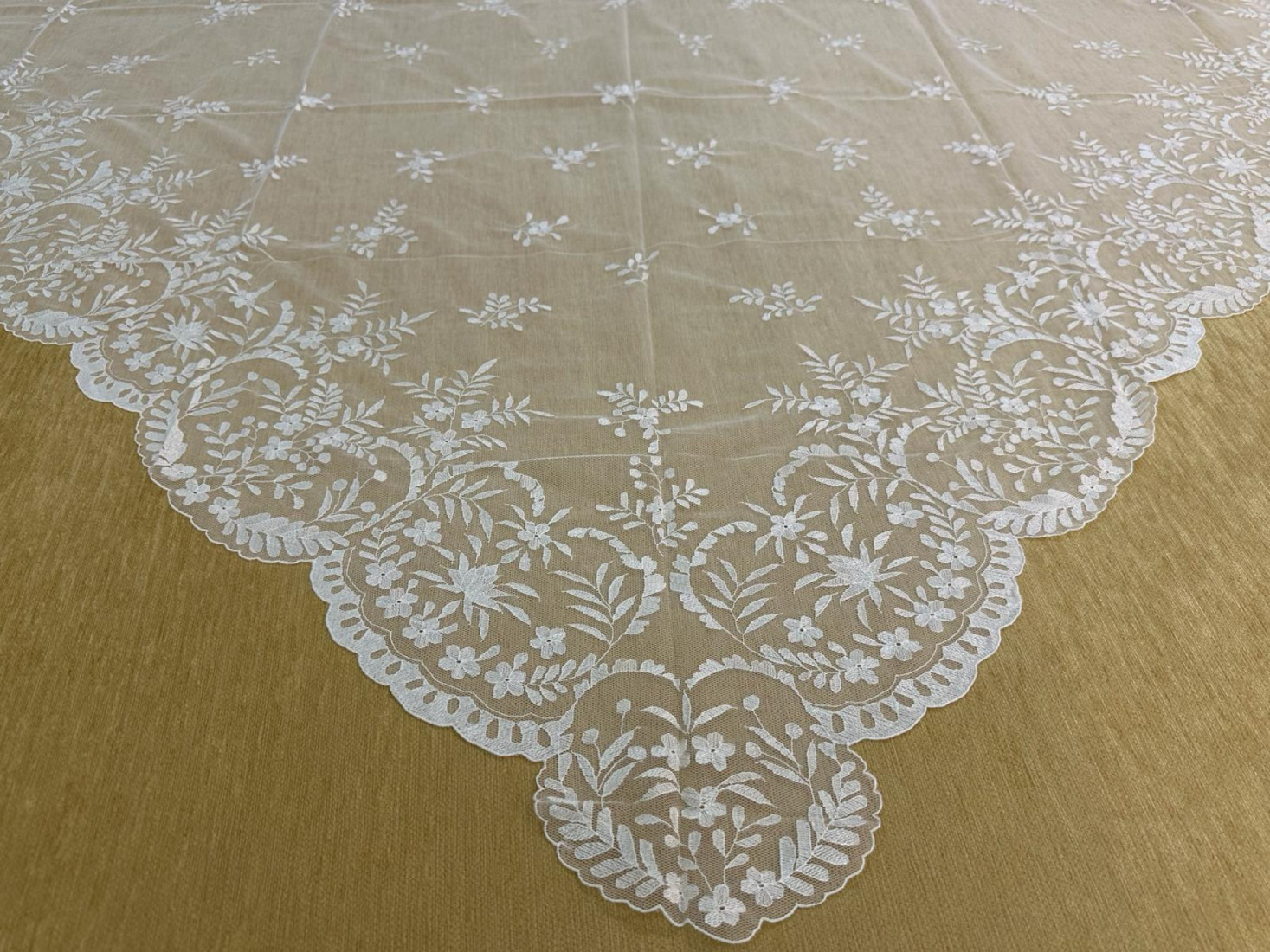 Mantilla infanta mano