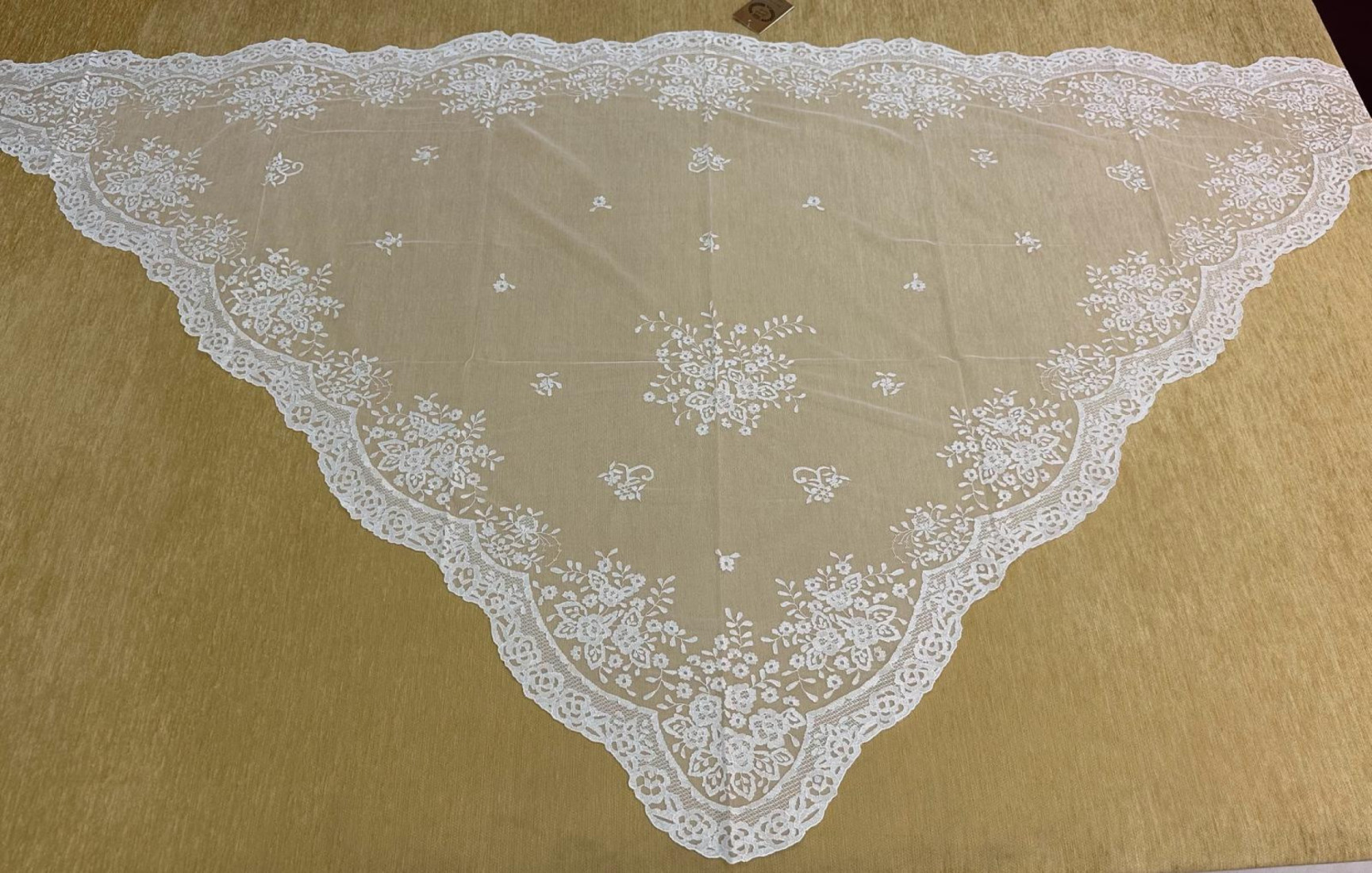 Mantilla infanta mano
