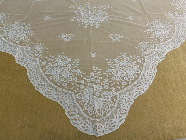 Mantilla infanta mano