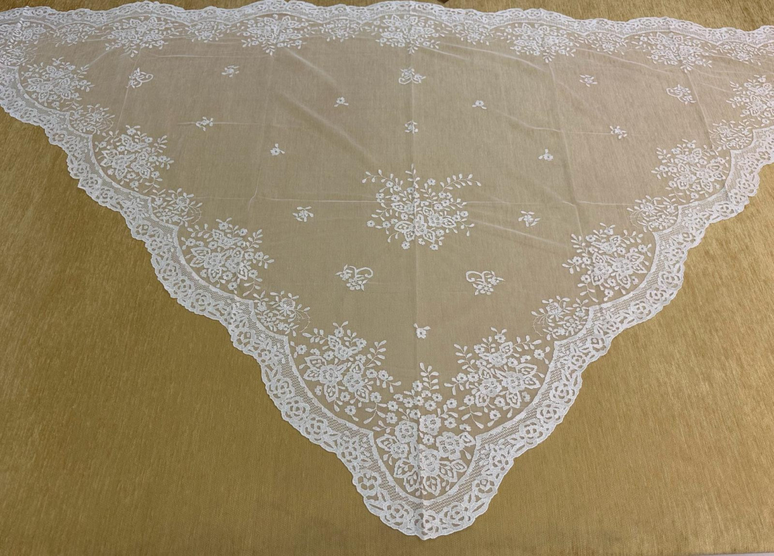 Mantilla infanta mano