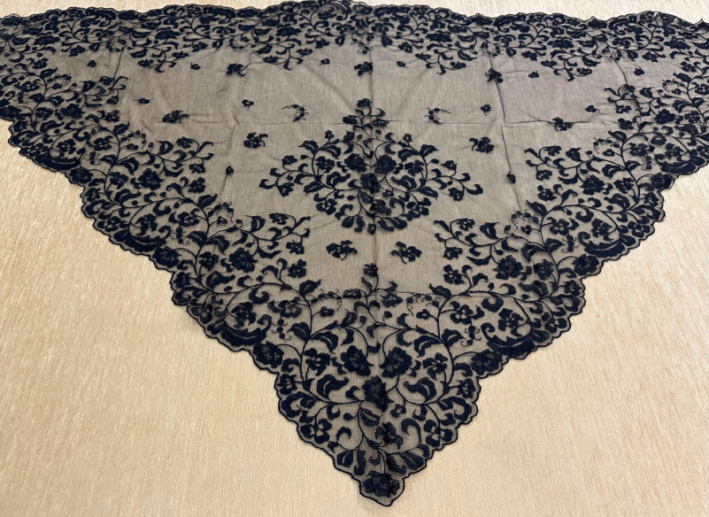 Mantilla infanta mano