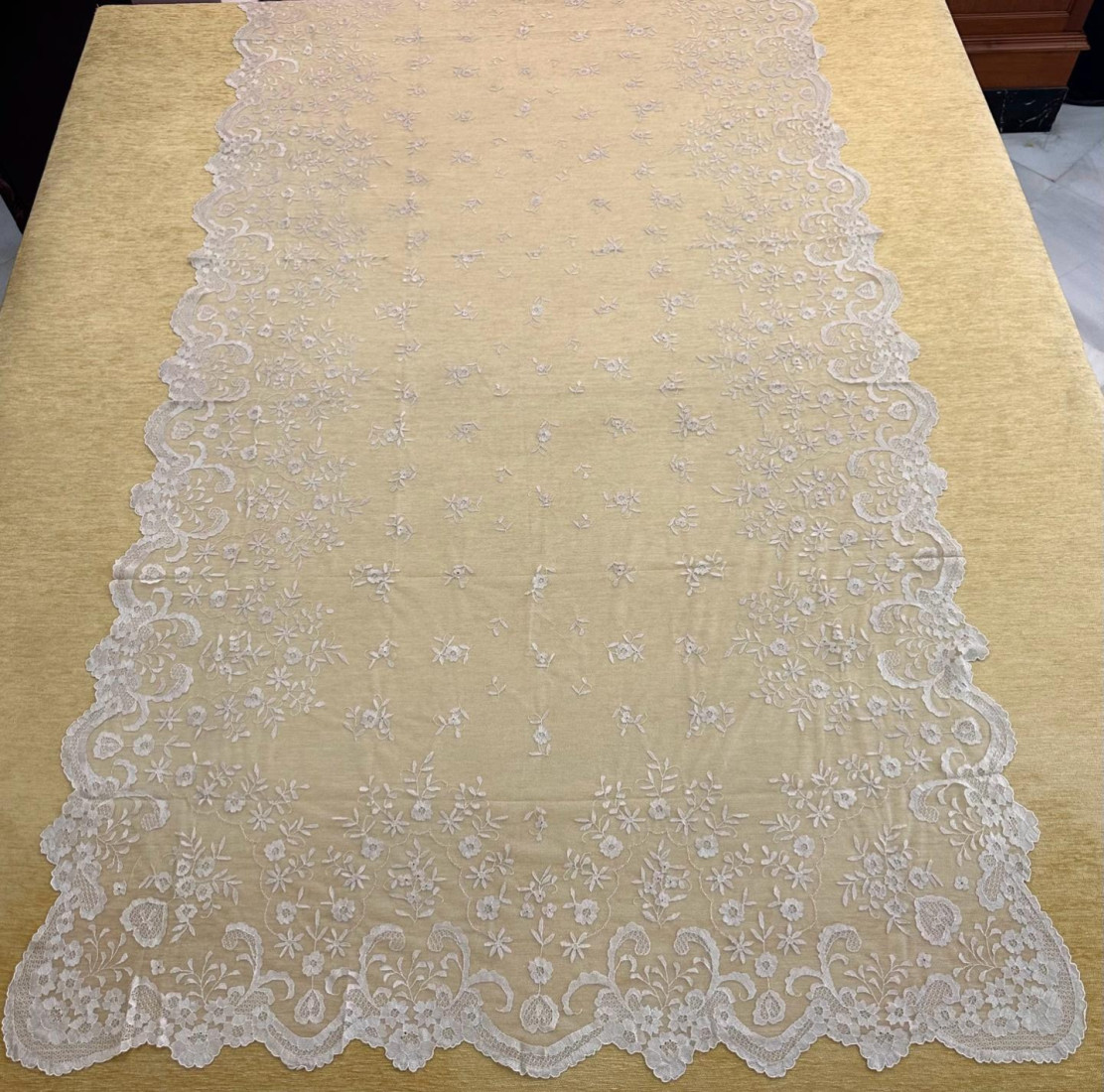 Mantilla mano seda 130*250