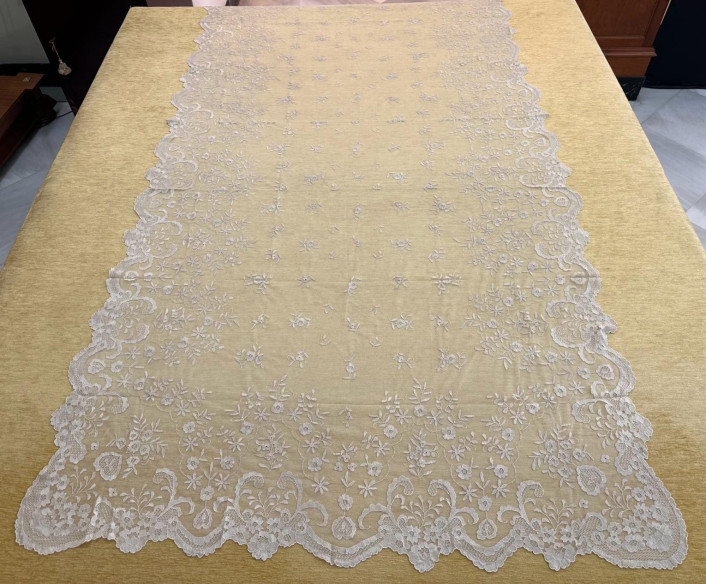 Mantilla mano seda 130*250