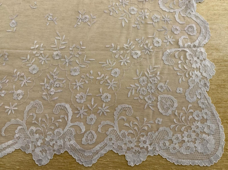 Mantilla mano seda 130*250