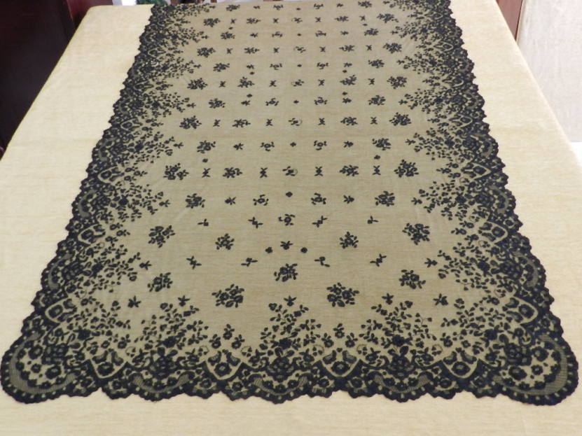 Mantilla mano seda