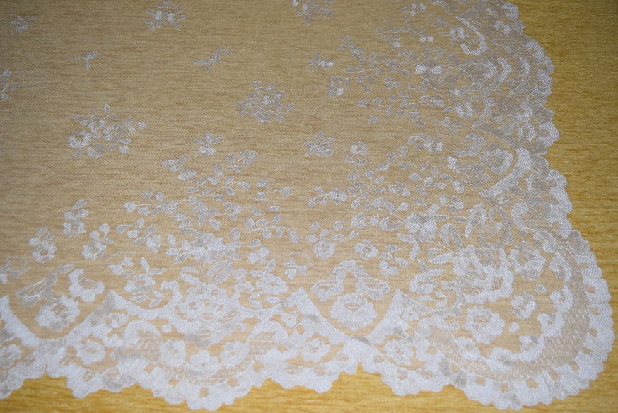Mantilla mano seda