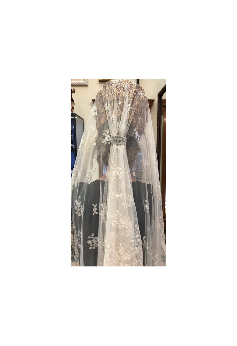 Mantilla mano seda