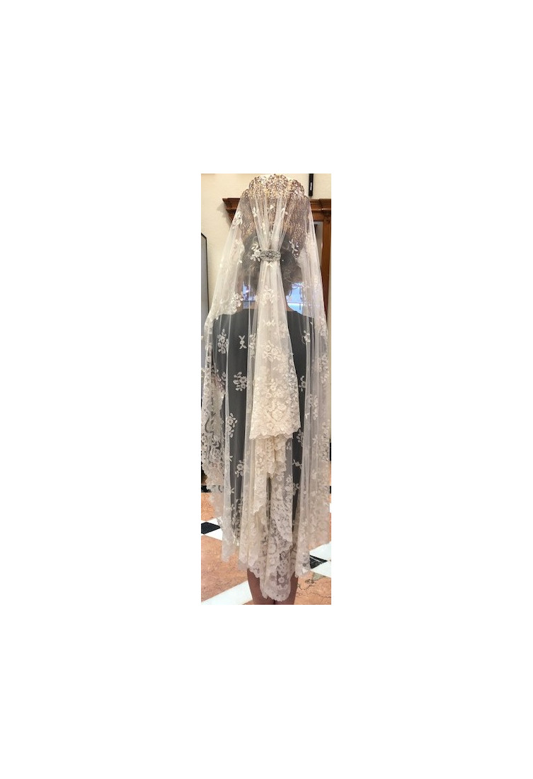 Mantilla mano seda