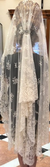 Mantilla mano seda