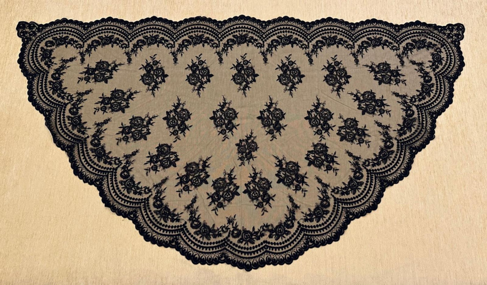 Mantilla media luna