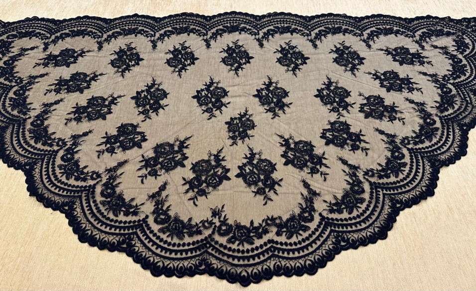 Mantilla media luna