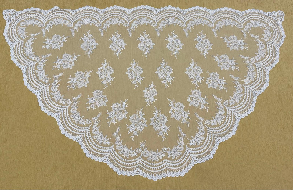 Mantilla media luna