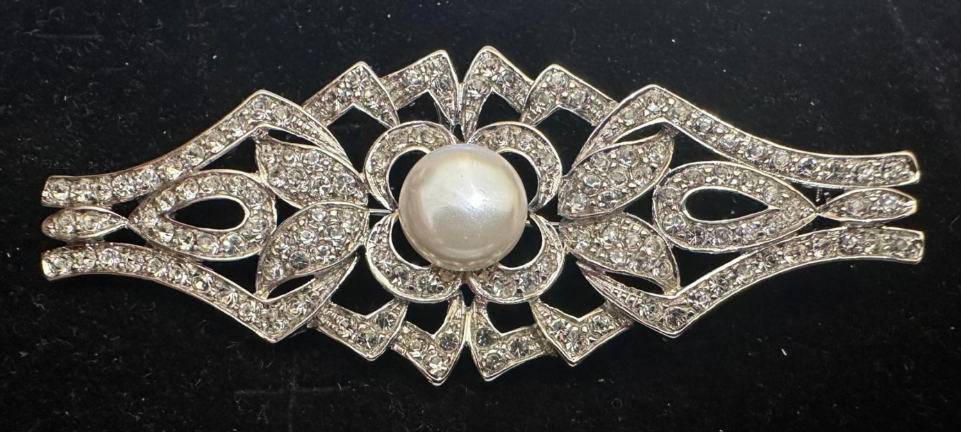Broche mantilla rodio