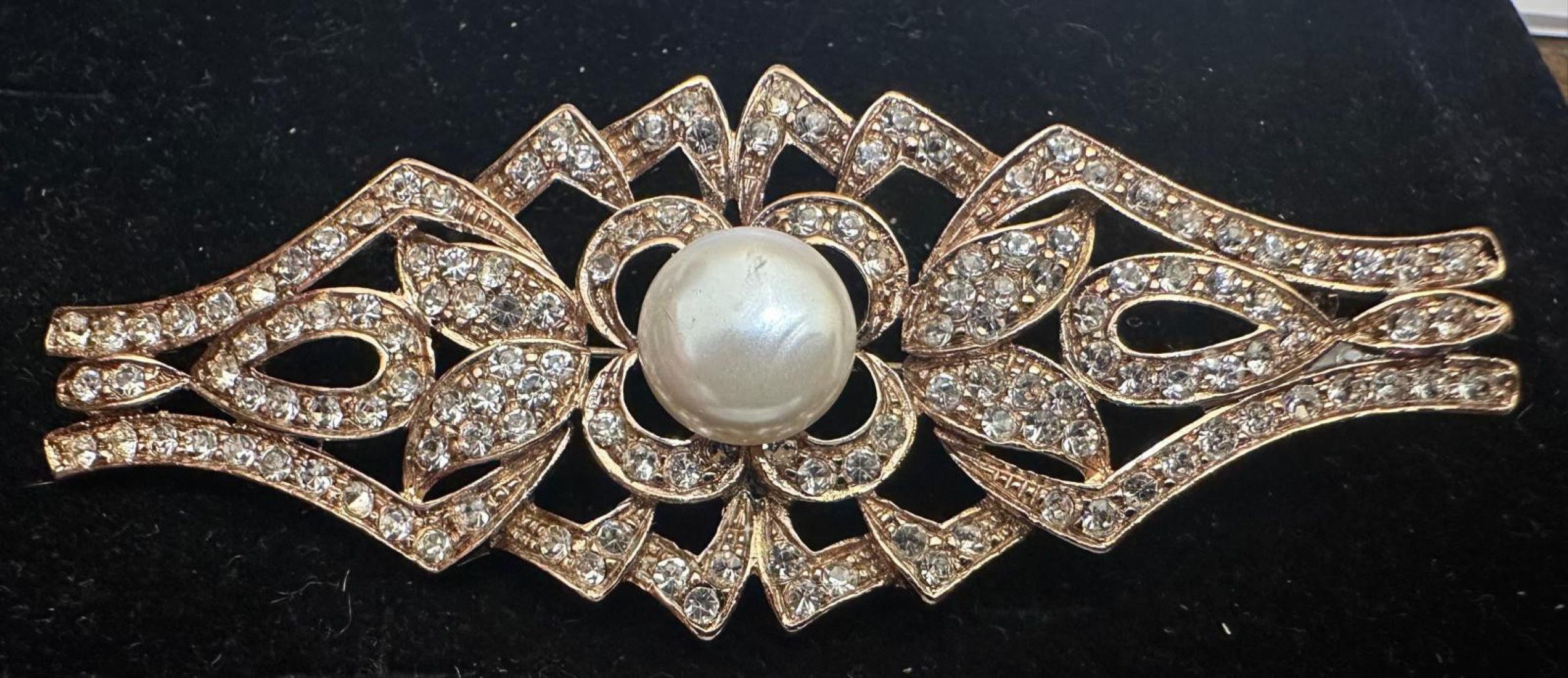 Broche mantilla rodio
