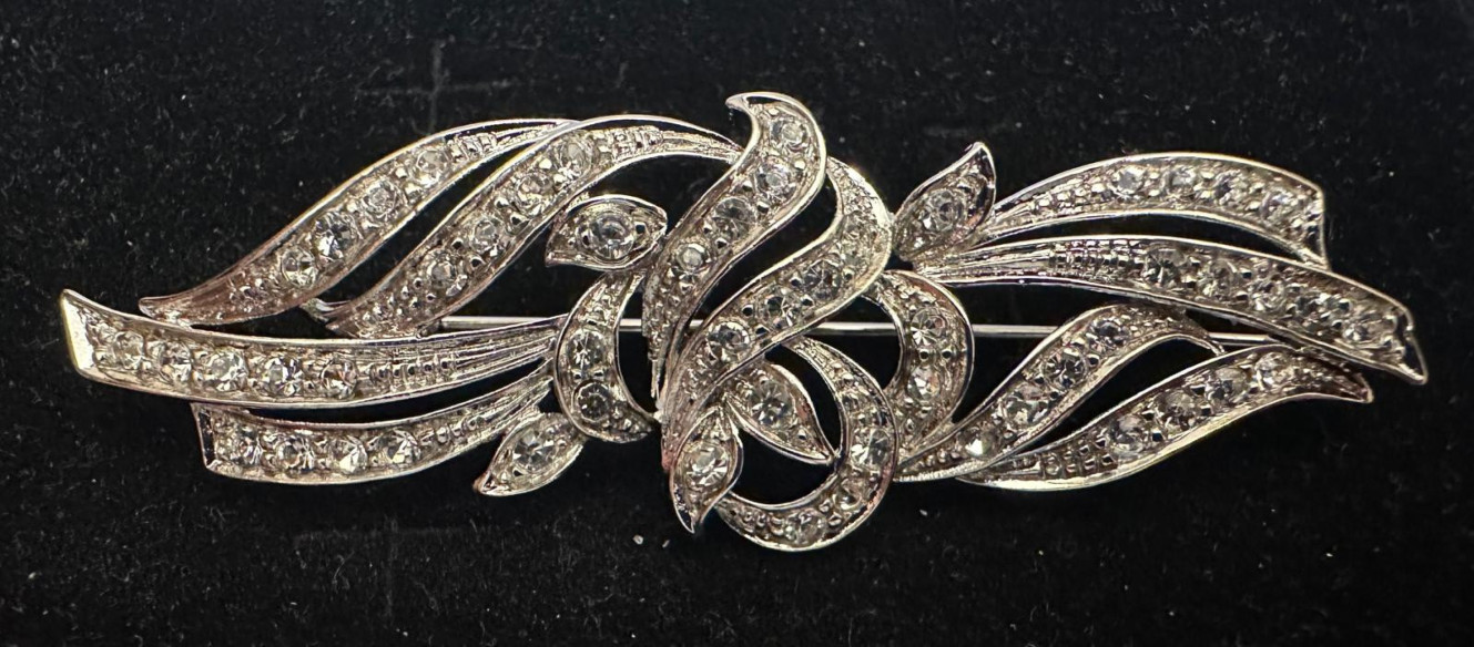 Broche mantilla rodio