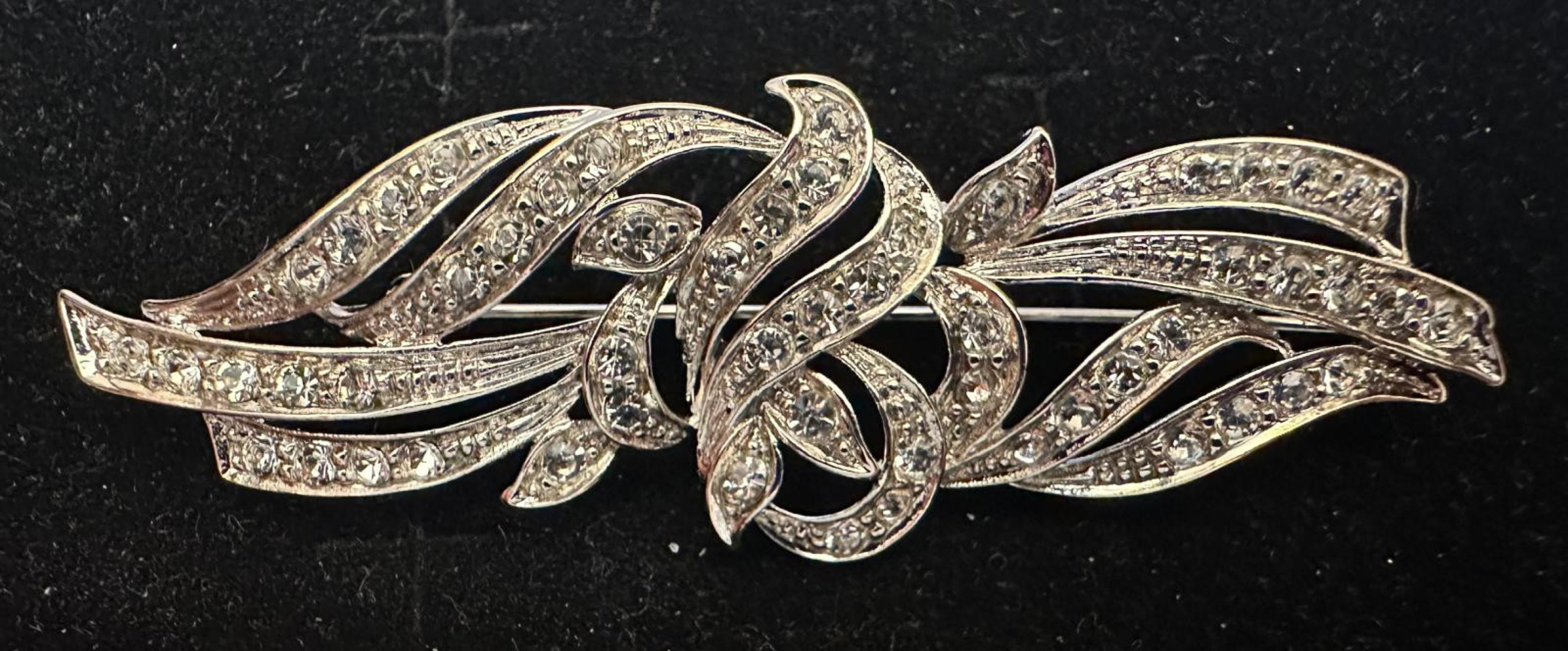 Broche mantilla rodio