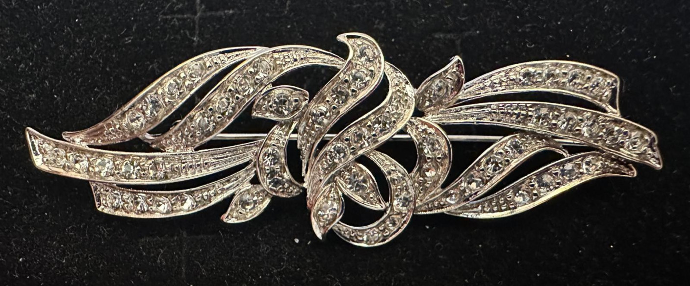 Broche mantilla rodio