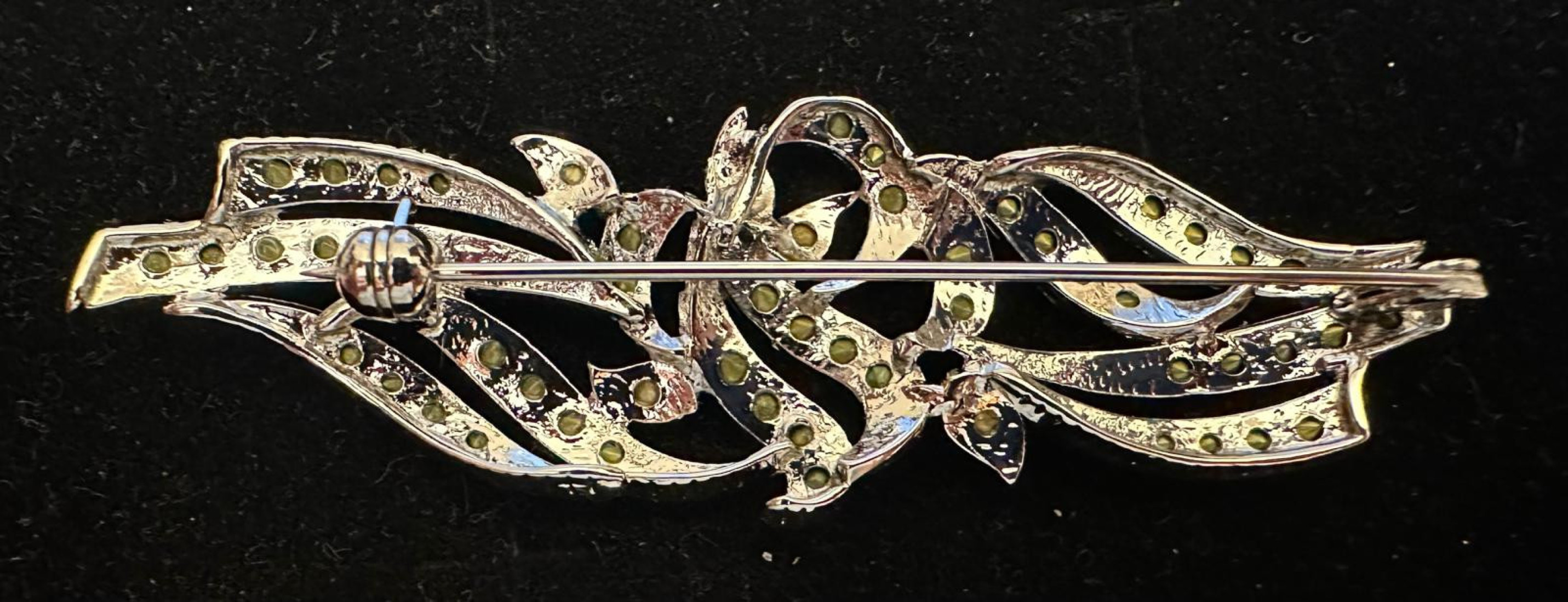 Broche mantilla rodio