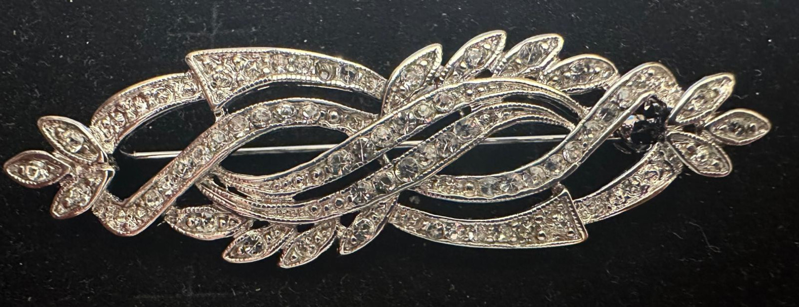 Broche mantilla rodio
