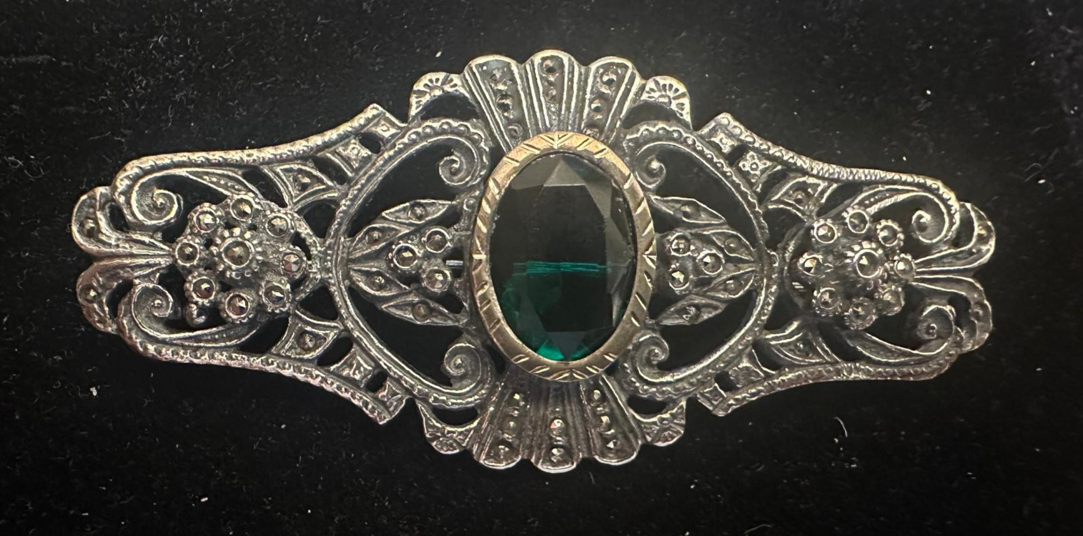 Broche plata marcasitas esmeralda