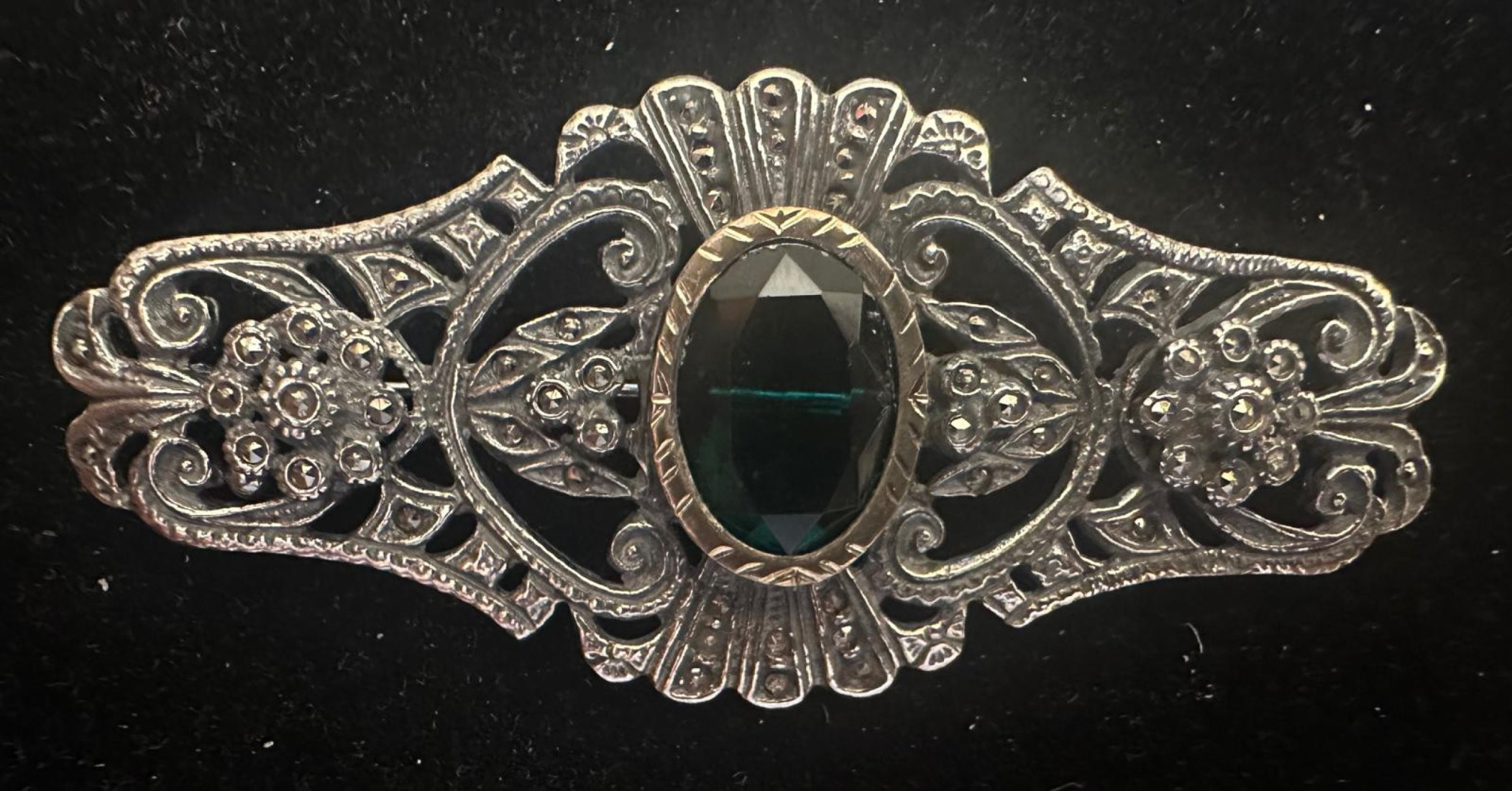 Broche plata marcasitas esmeralda