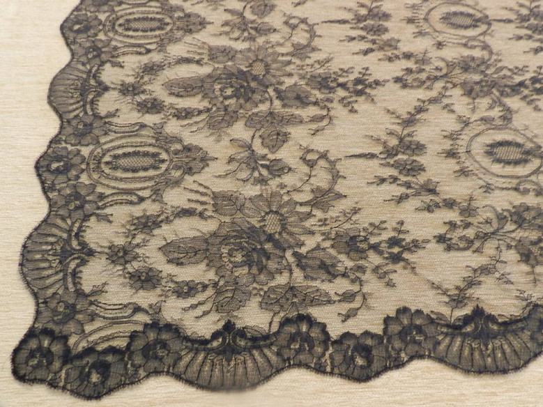 Mantilla máquina 120*240 chantilly