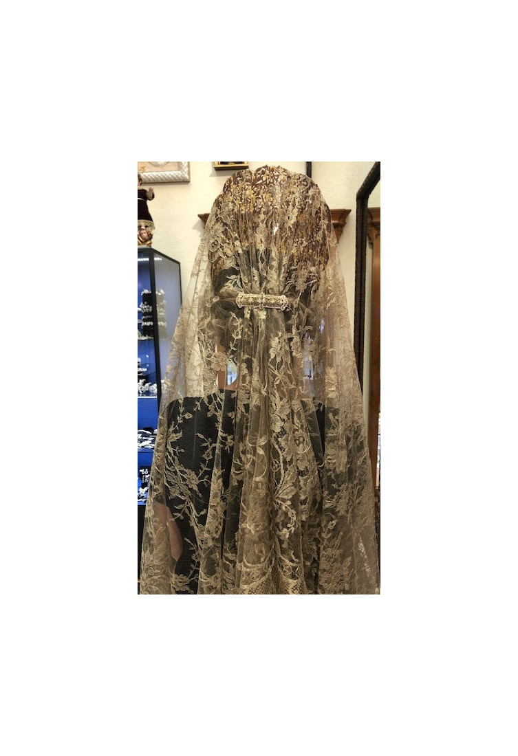 Mantilla chantilly oro viejo máquina