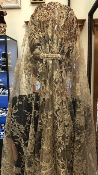 Mantilla chantilly oro viejo máquina