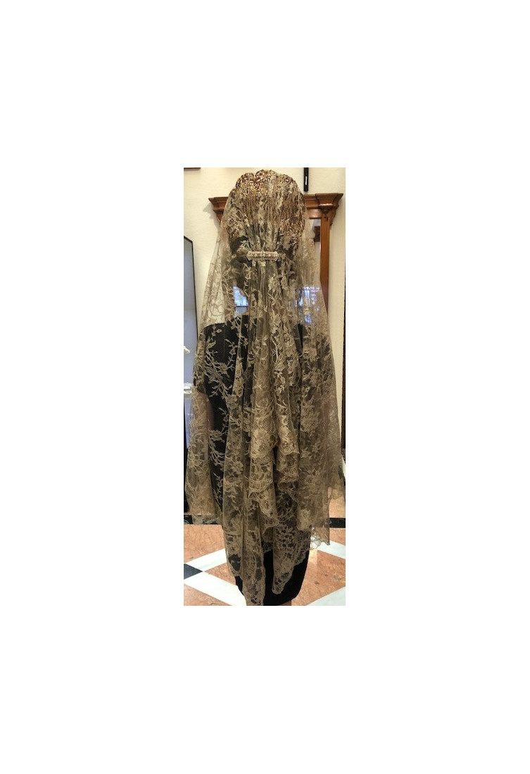 Mantilla chantilly oro viejo máquina