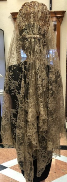 Mantilla chantilly oro viejo máquina