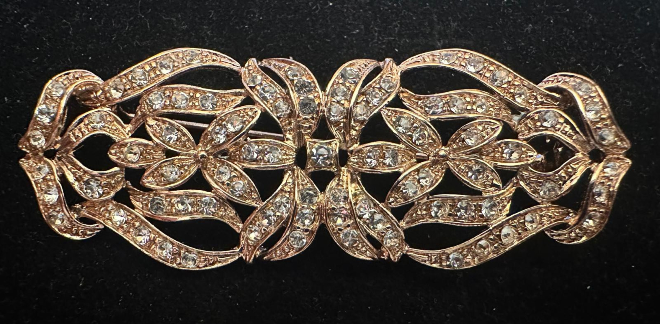 Broche mantilla rodio