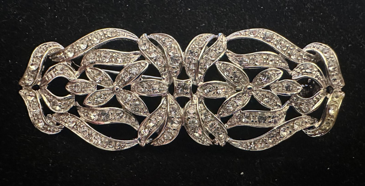 Broche mantilla rodio