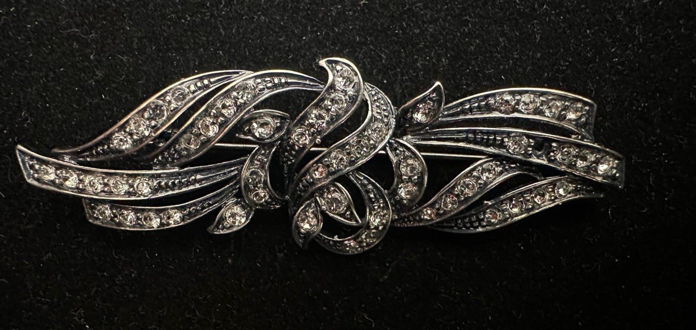 Broche mantilla rodio