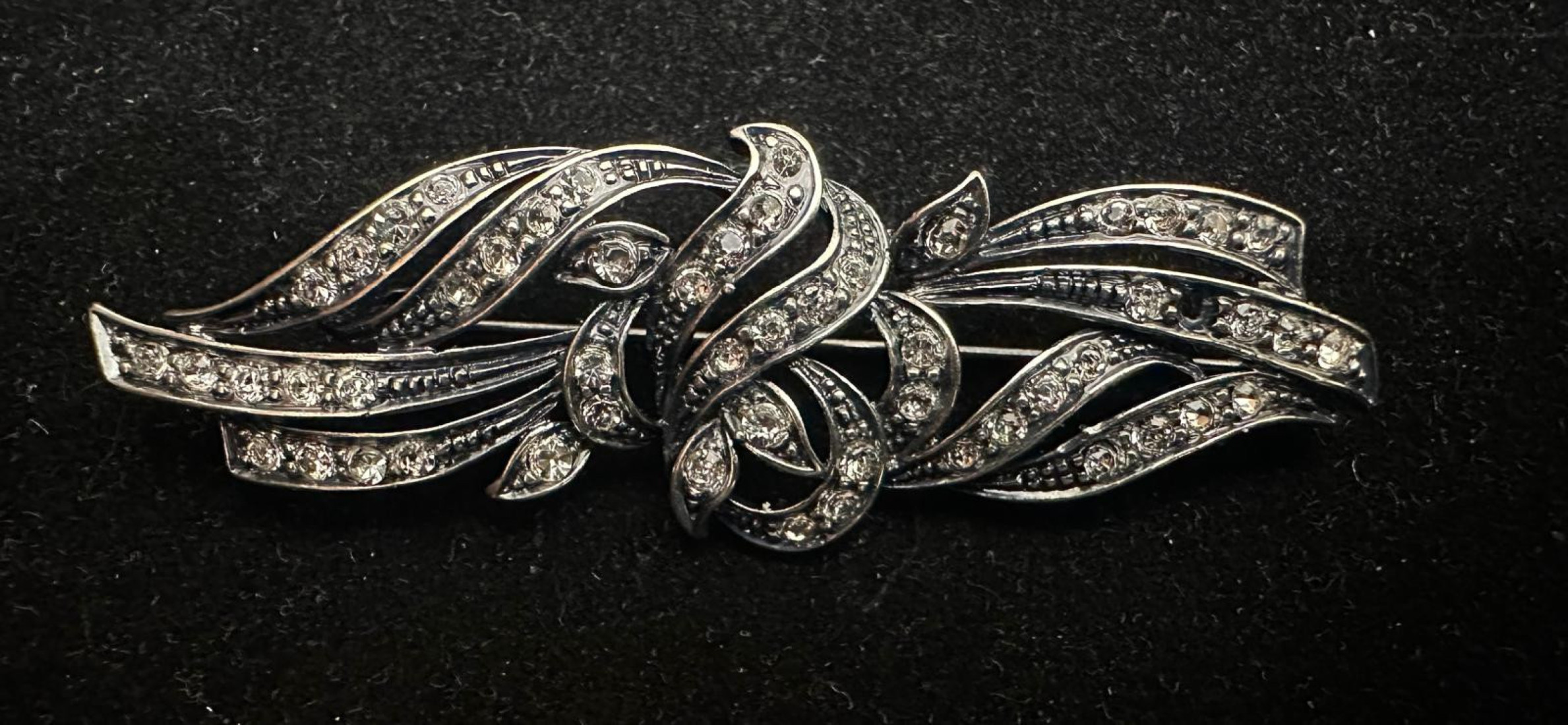 Broche mantilla rodio