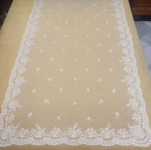 Mantilla bordada a mano en seda 130*240
