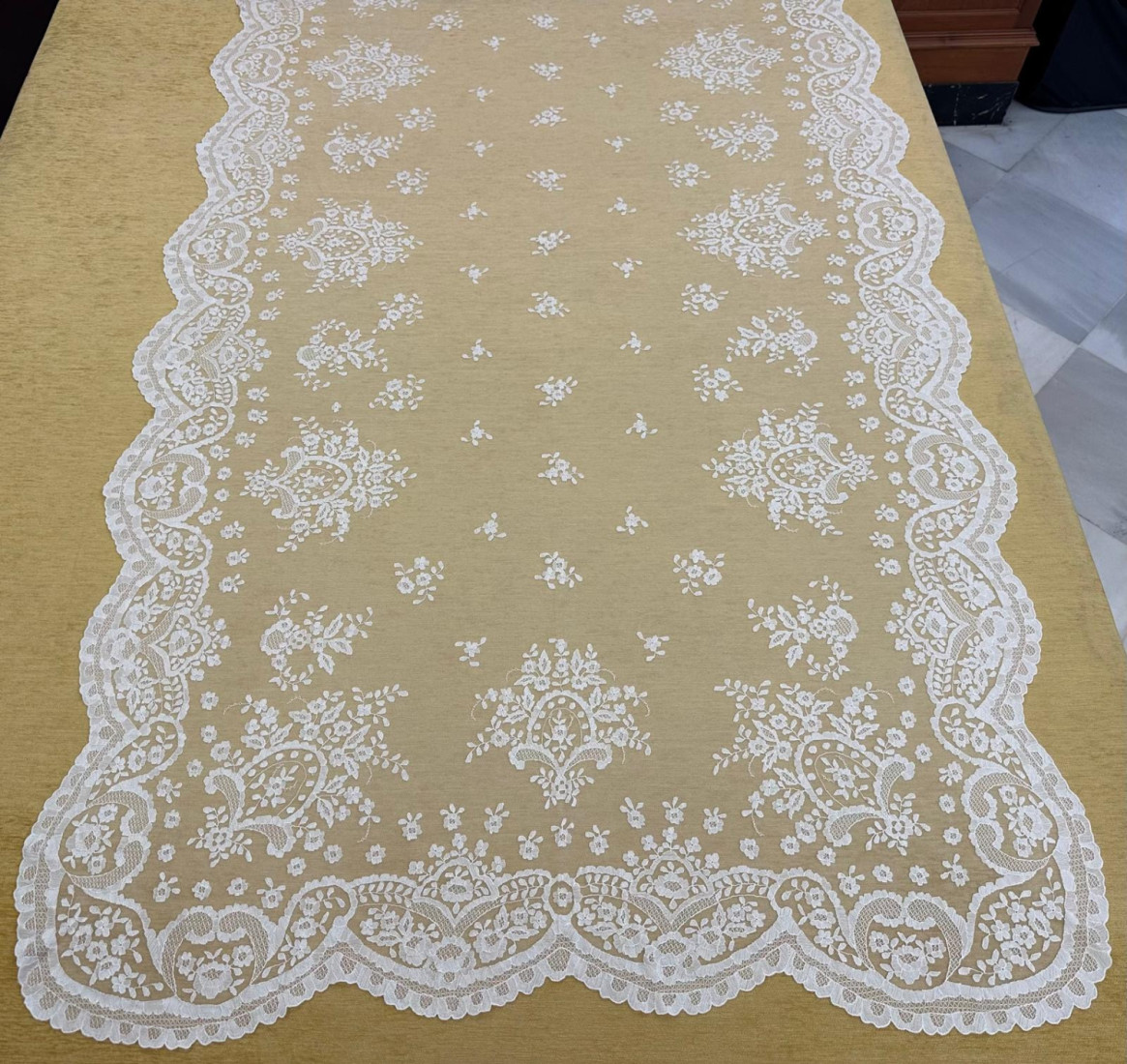 Mantilla mano 130*230