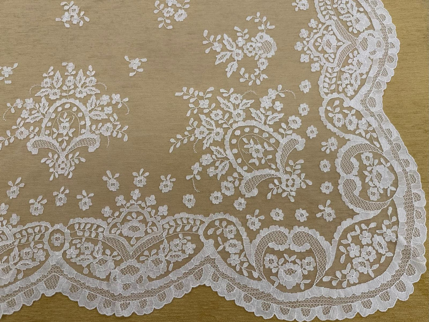 Mantilla mano 130*230
