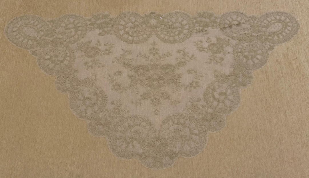 Mantilla triangular metalizada 60*115