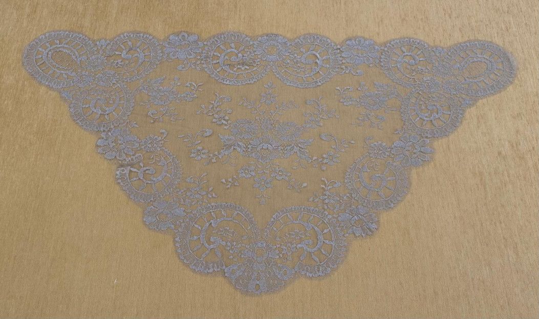 Mantilla triangular metalizada 60*115