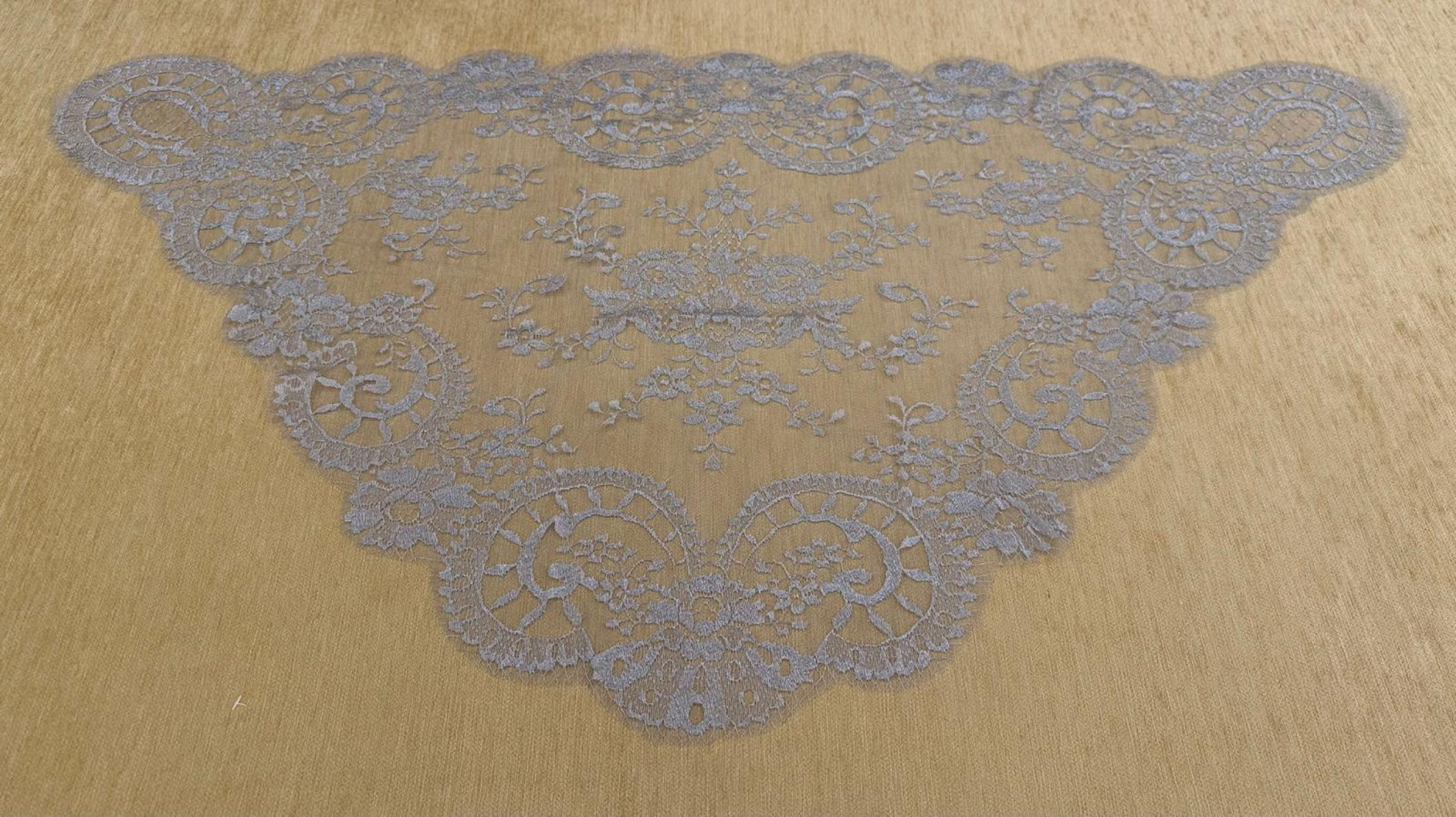Mantilla triangular metalizada 60*115