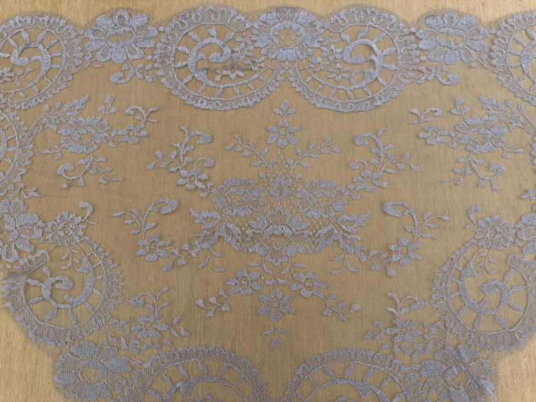 Mantilla triangular metalizada 60*115