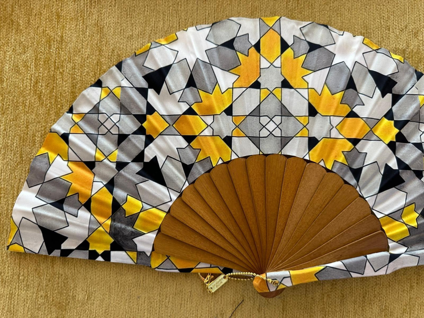 Abanico seda arabesco
