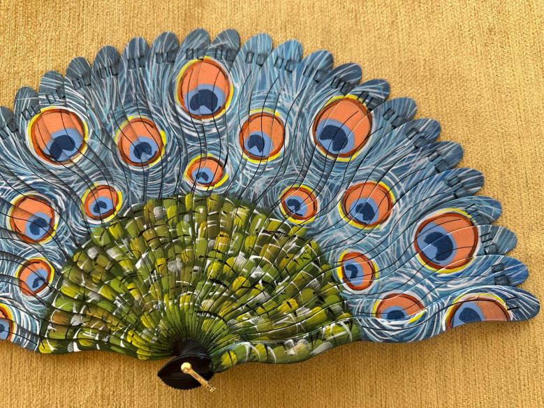 Abanico baraja pavo real